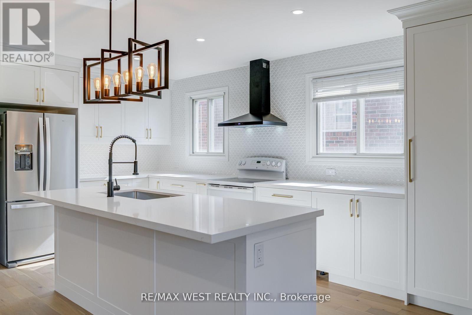 101 Tall Grass Trail, Vaughan, ON - Indoor Photo Showing Kitchen