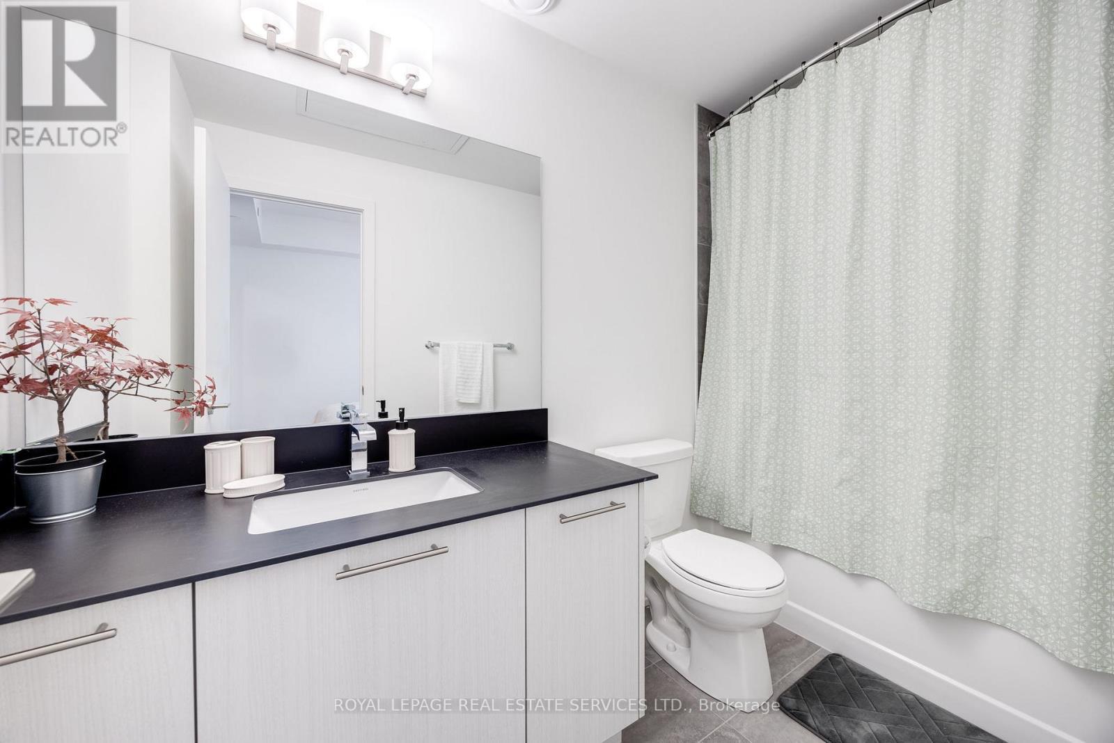 31 - 851 Sheppard Avenue W, Toronto, ON - Indoor Photo Showing Bathroom