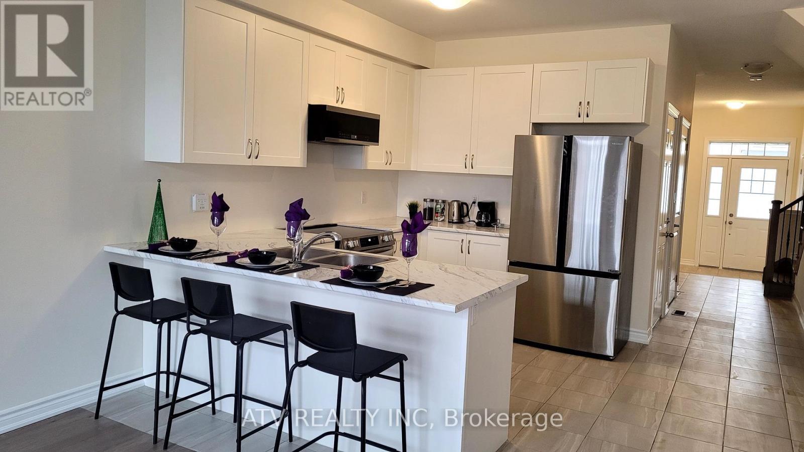 2135 Speare Court, Innisfil, ON - Indoor Photo Showing Kitchen With Double Sink
