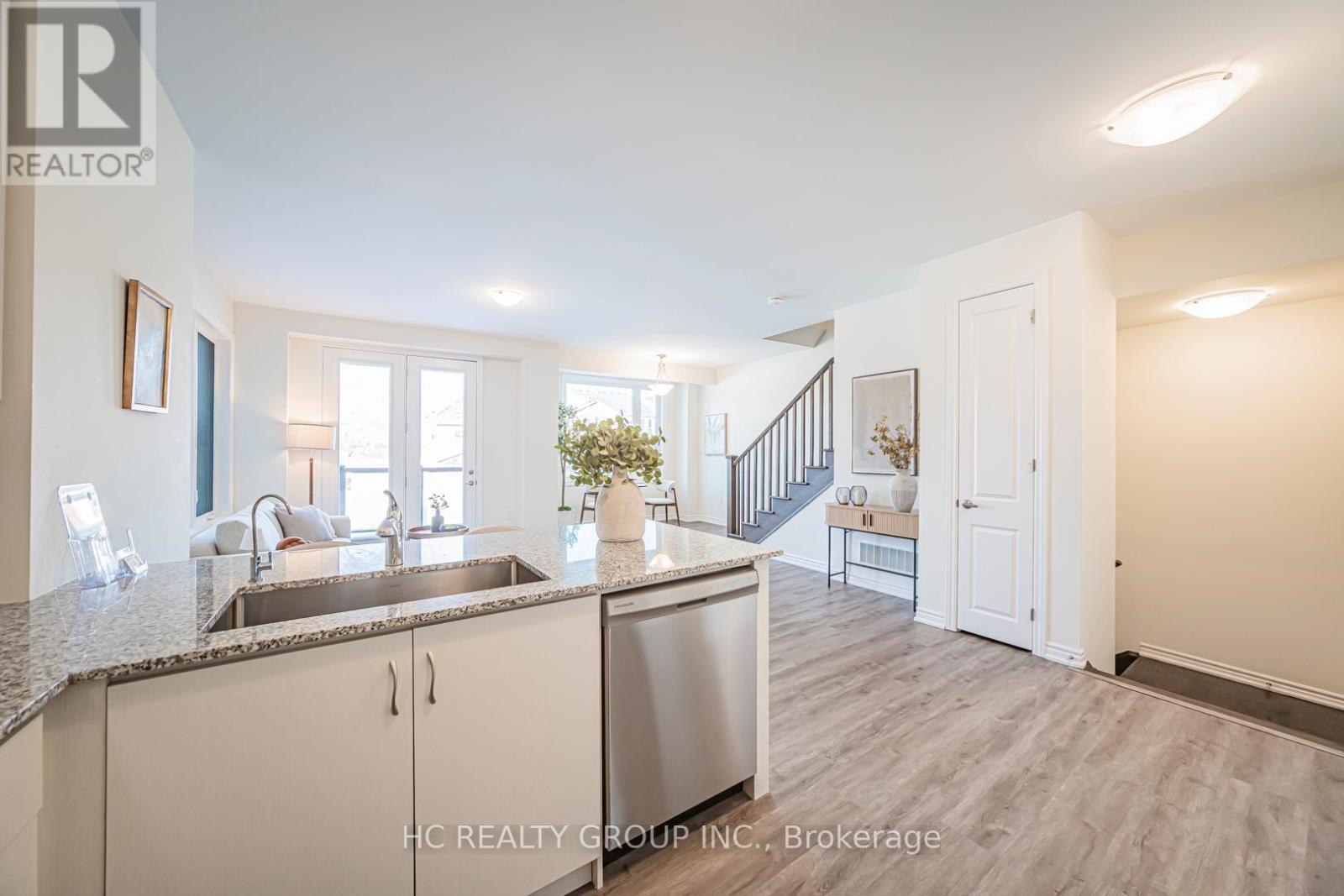 82 Thomas Frisby Jr Crescent, Markham, ON - Indoor Photo Showing Kitchen