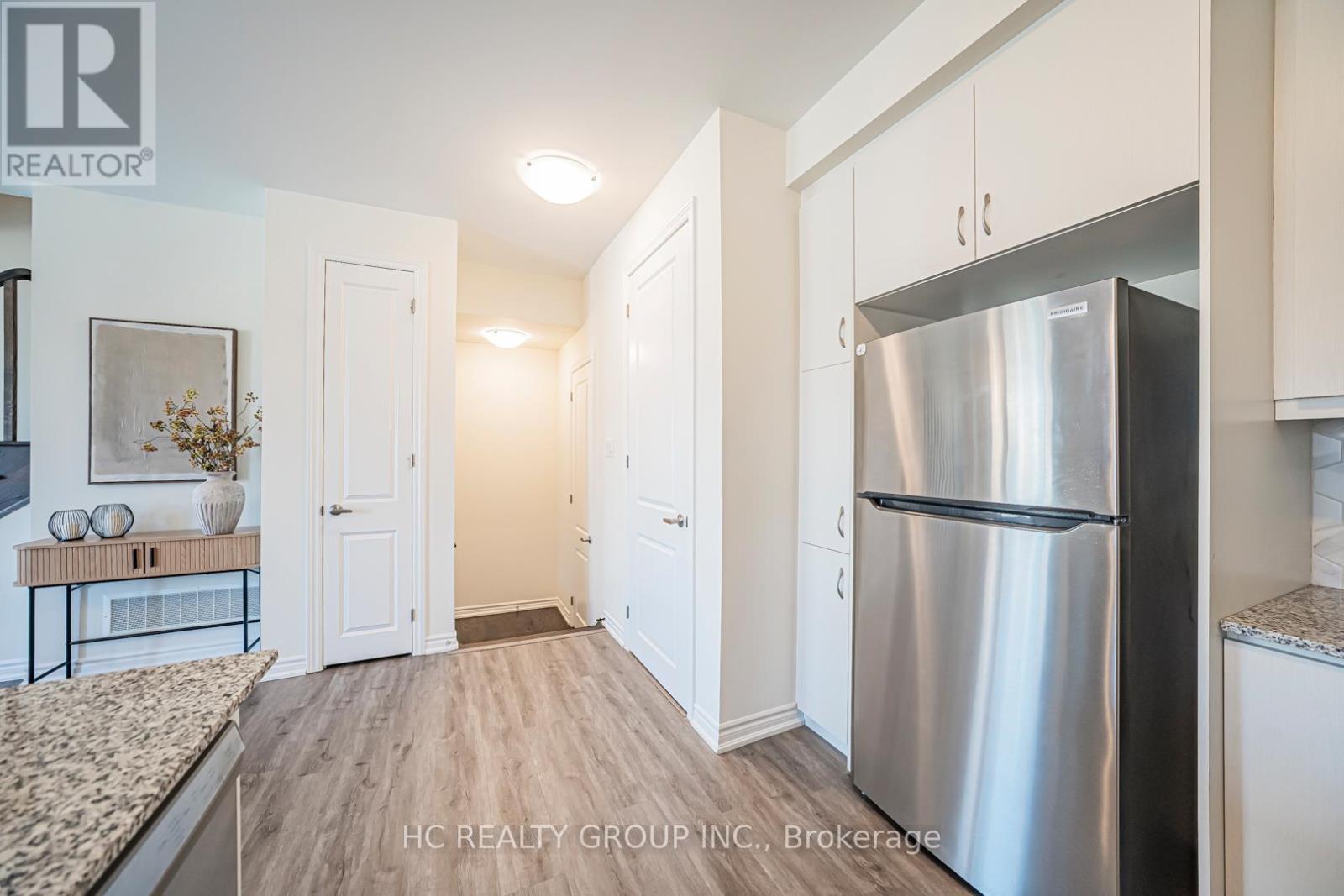 82 Thomas Frisby Jr Crescent, Markham, ON - Indoor Photo Showing Kitchen