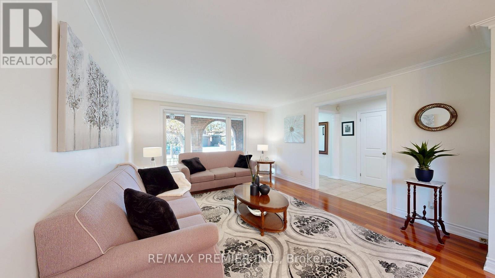 87 Aviemore Drive, Toronto, ON - Indoor Photo Showing Living Room