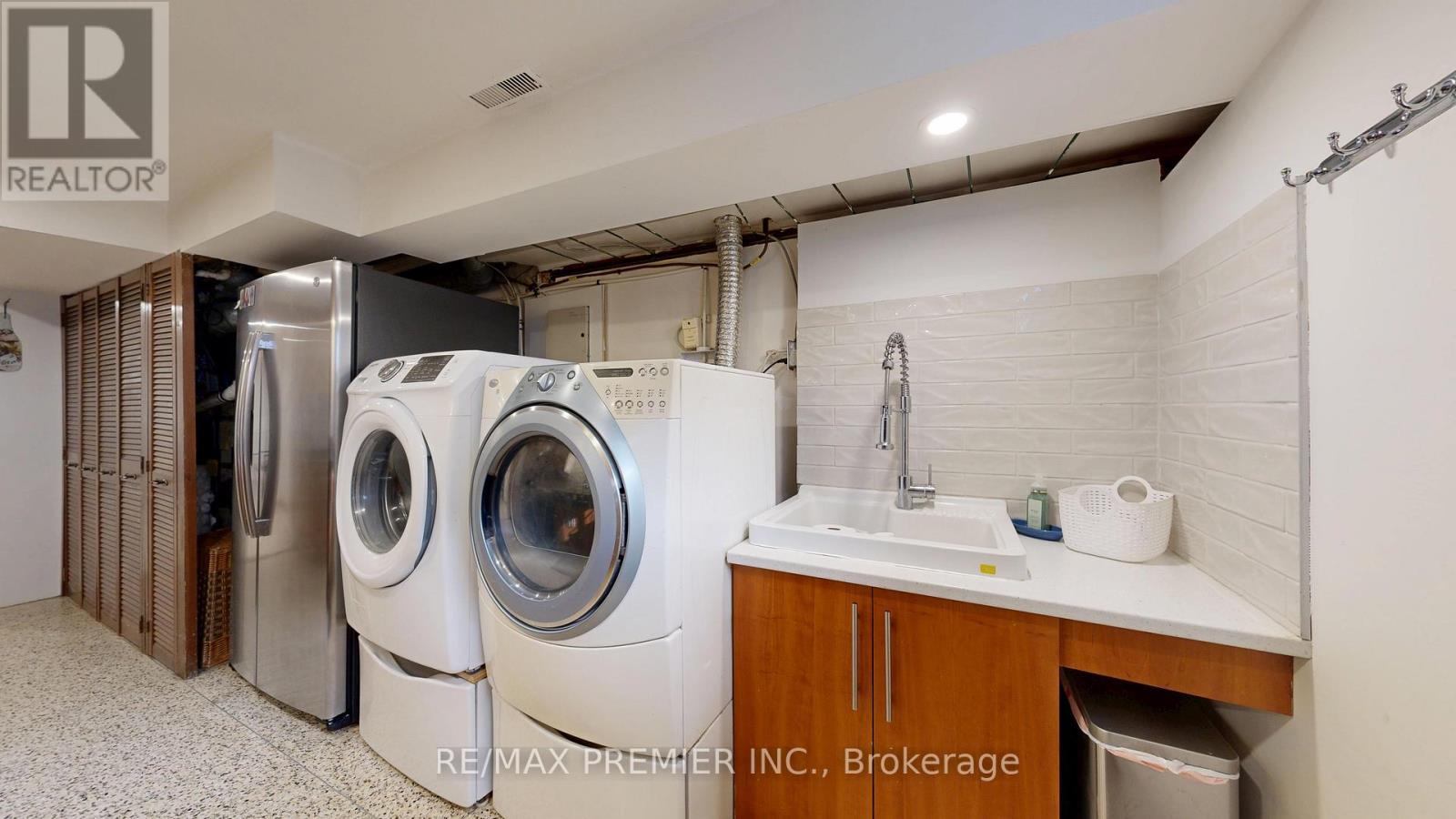 87 Aviemore Drive, Toronto, ON - Indoor Photo Showing Laundry Room