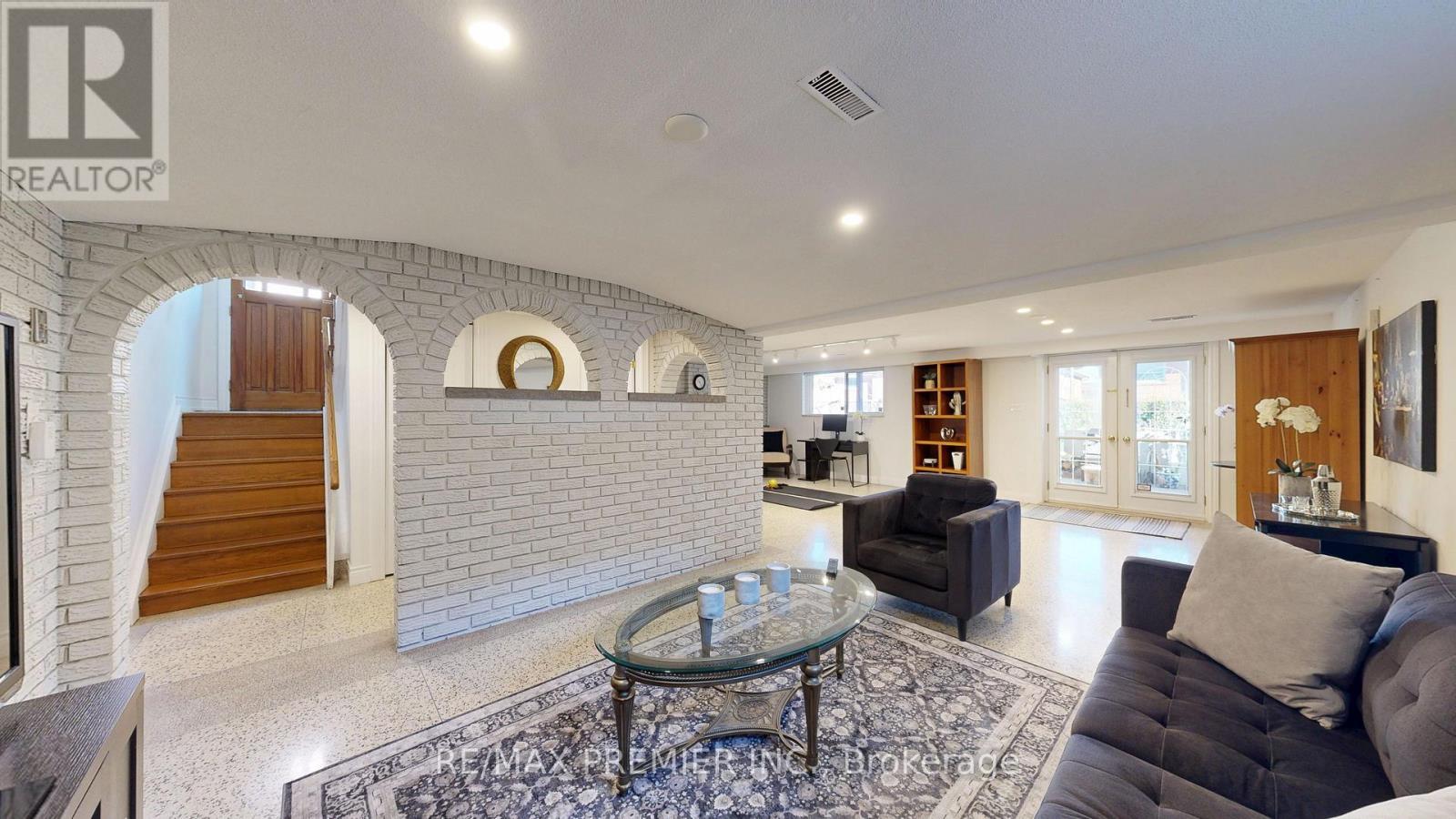 87 Aviemore Drive, Toronto, ON - Indoor Photo Showing Living Room