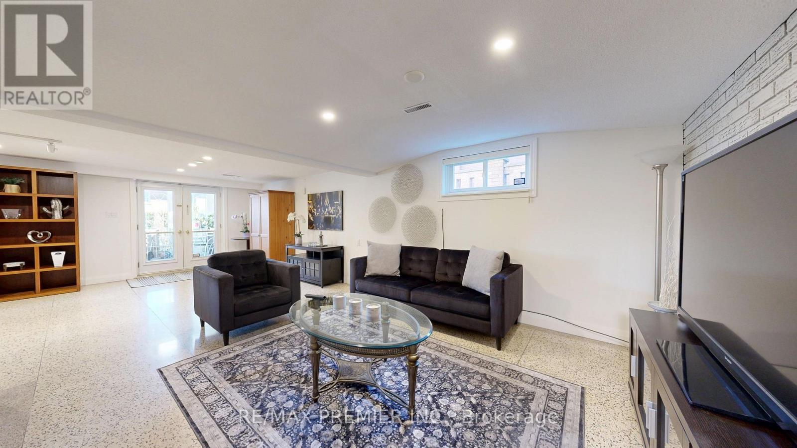 87 Aviemore Drive, Toronto, ON - Indoor Photo Showing Living Room