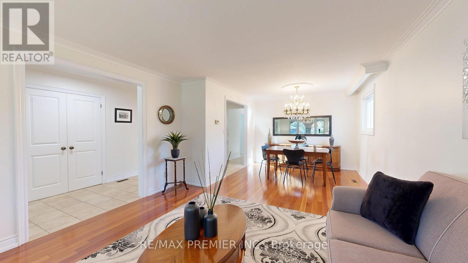 87 Aviemore Drive, Toronto, ON - Indoor Photo Showing Living Room