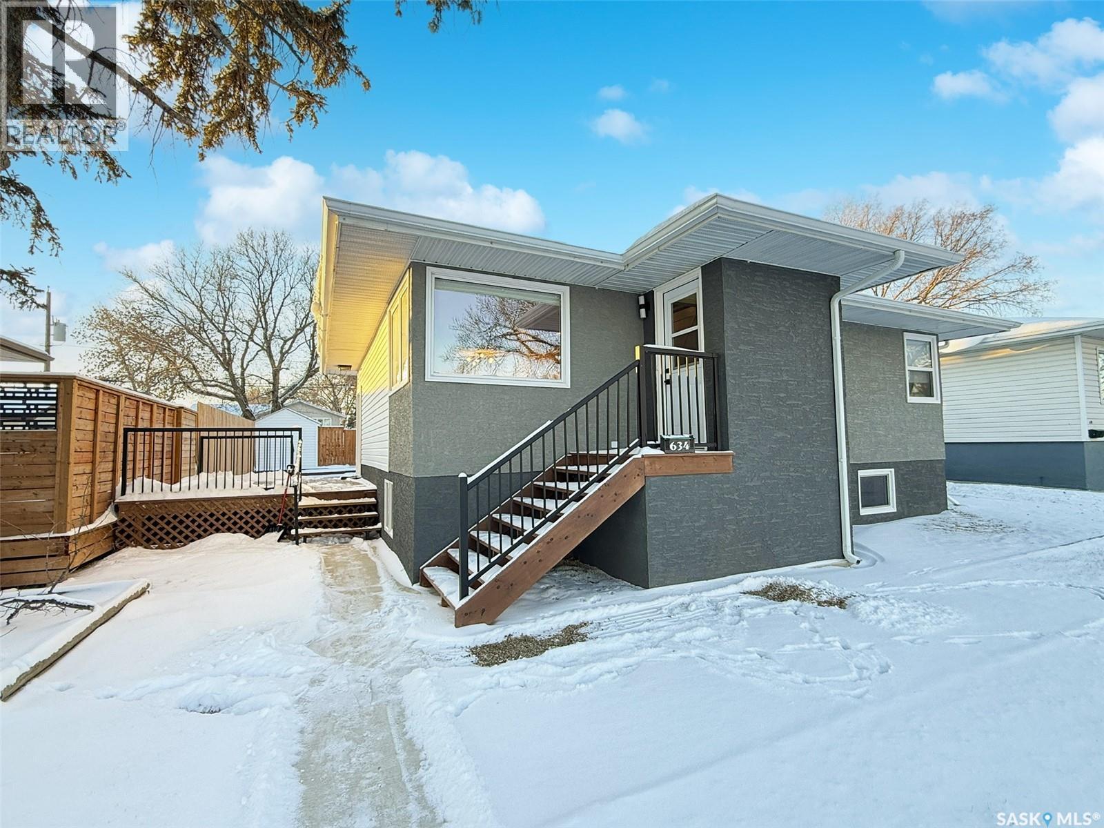 634 5Th Avenue Nw, Swift Current, SK - Outdoor With Exterior