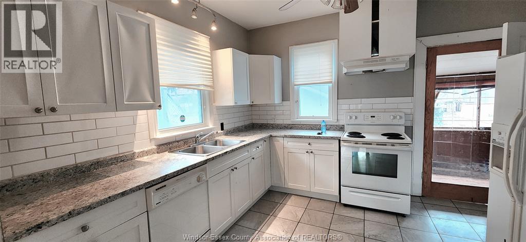 441 Ellis Street West, Windsor, ON - Indoor Photo Showing Kitchen With Double Sink