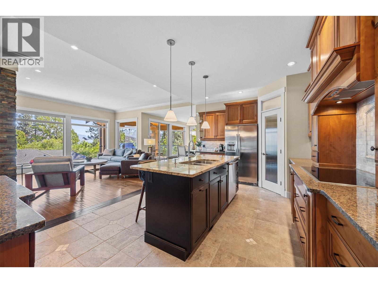 6482 Renfrew Court, Peachland, BC - Indoor Photo Showing Kitchen With Upgraded Kitchen