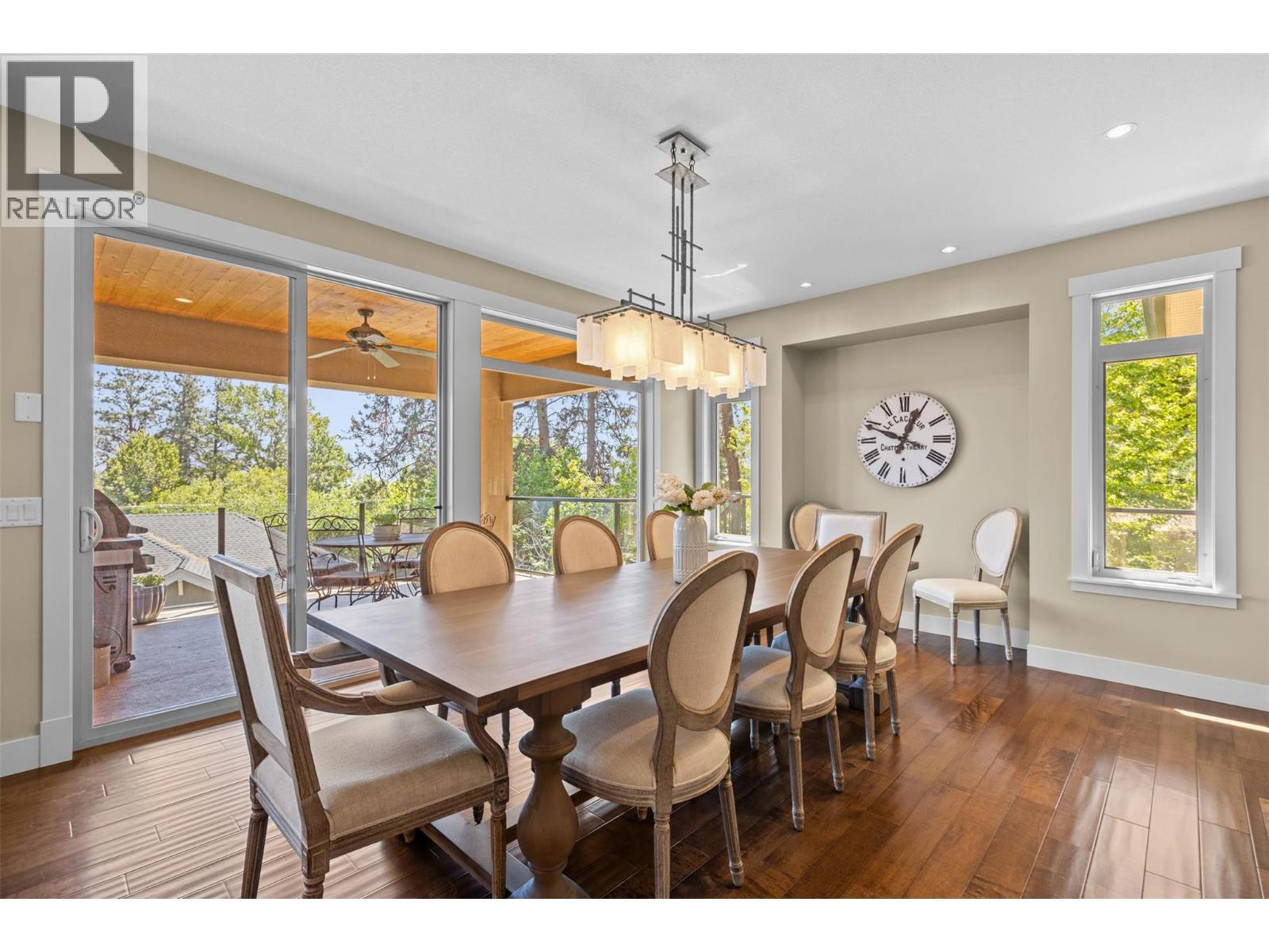 6482 Renfrew Court, Peachland, BC - Indoor Photo Showing Dining Room
