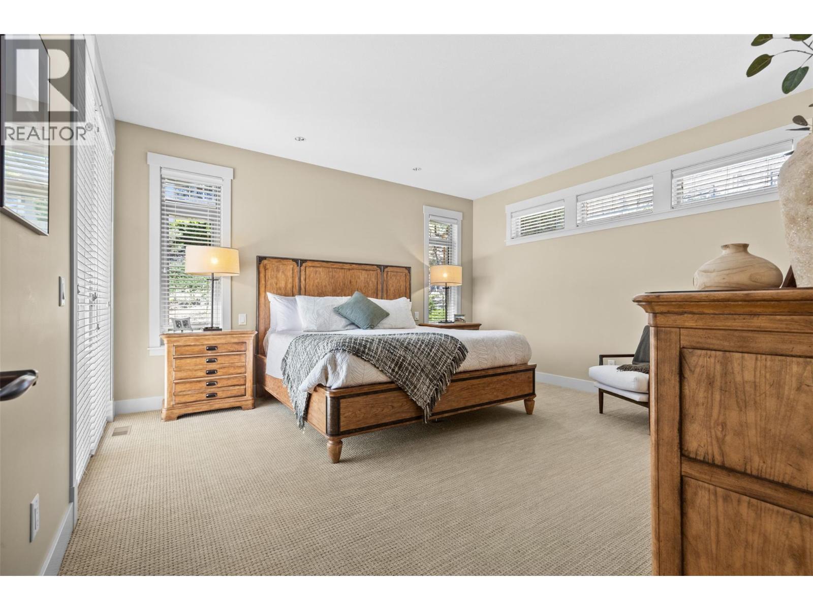 6482 Renfrew Court, Peachland, BC - Indoor Photo Showing Bedroom