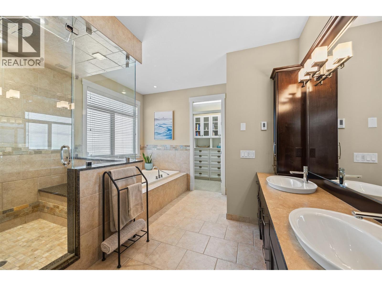 6482 Renfrew Court, Peachland, BC - Indoor Photo Showing Bathroom