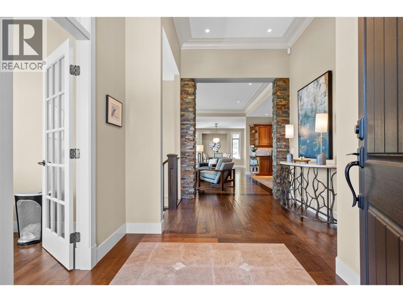 6482 Renfrew Court, Peachland, BC - Indoor