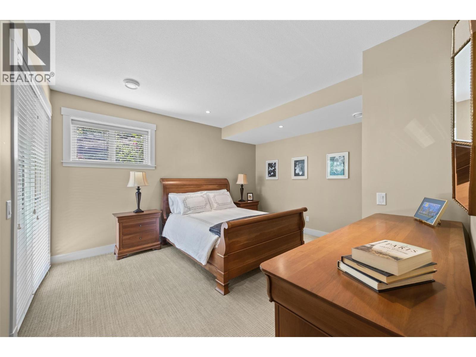 6482 Renfrew Court, Peachland, BC - Indoor Photo Showing Bedroom