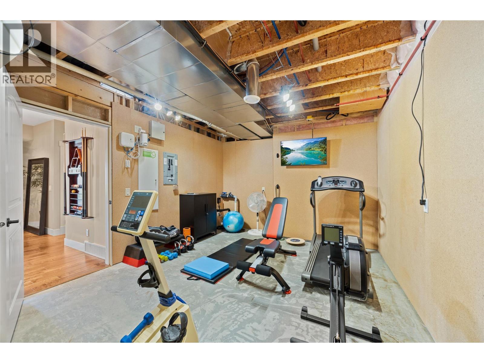 6482 Renfrew Court, Peachland, BC - Indoor Photo Showing Gym Room