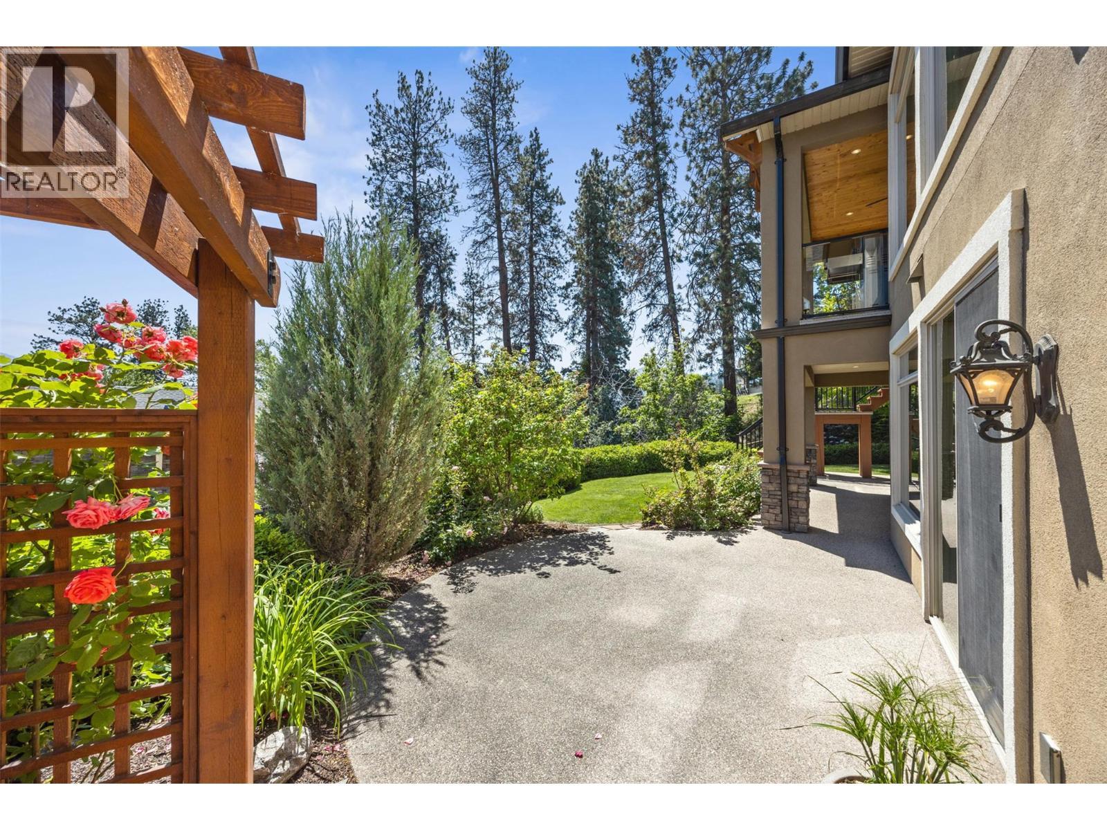 6482 Renfrew Court, Peachland, BC - Outdoor