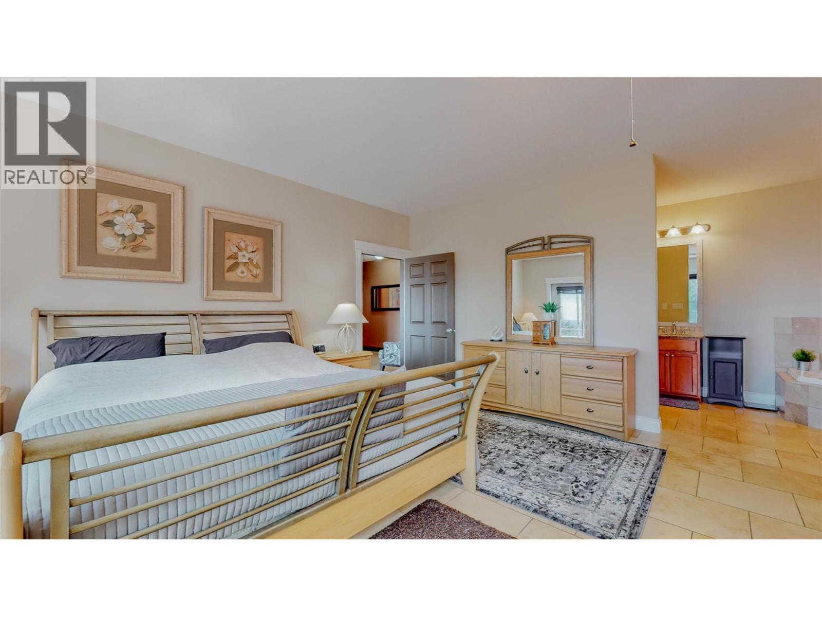 1370 Bullmoose Way, Osoyoos, BC - Indoor Photo Showing Bedroom