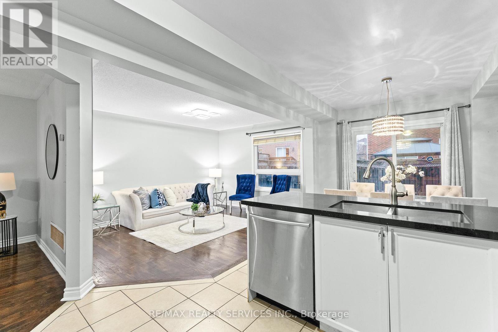 120 Bushmill Circle, Brampton, ON - Indoor Photo Showing Kitchen With Double Sink