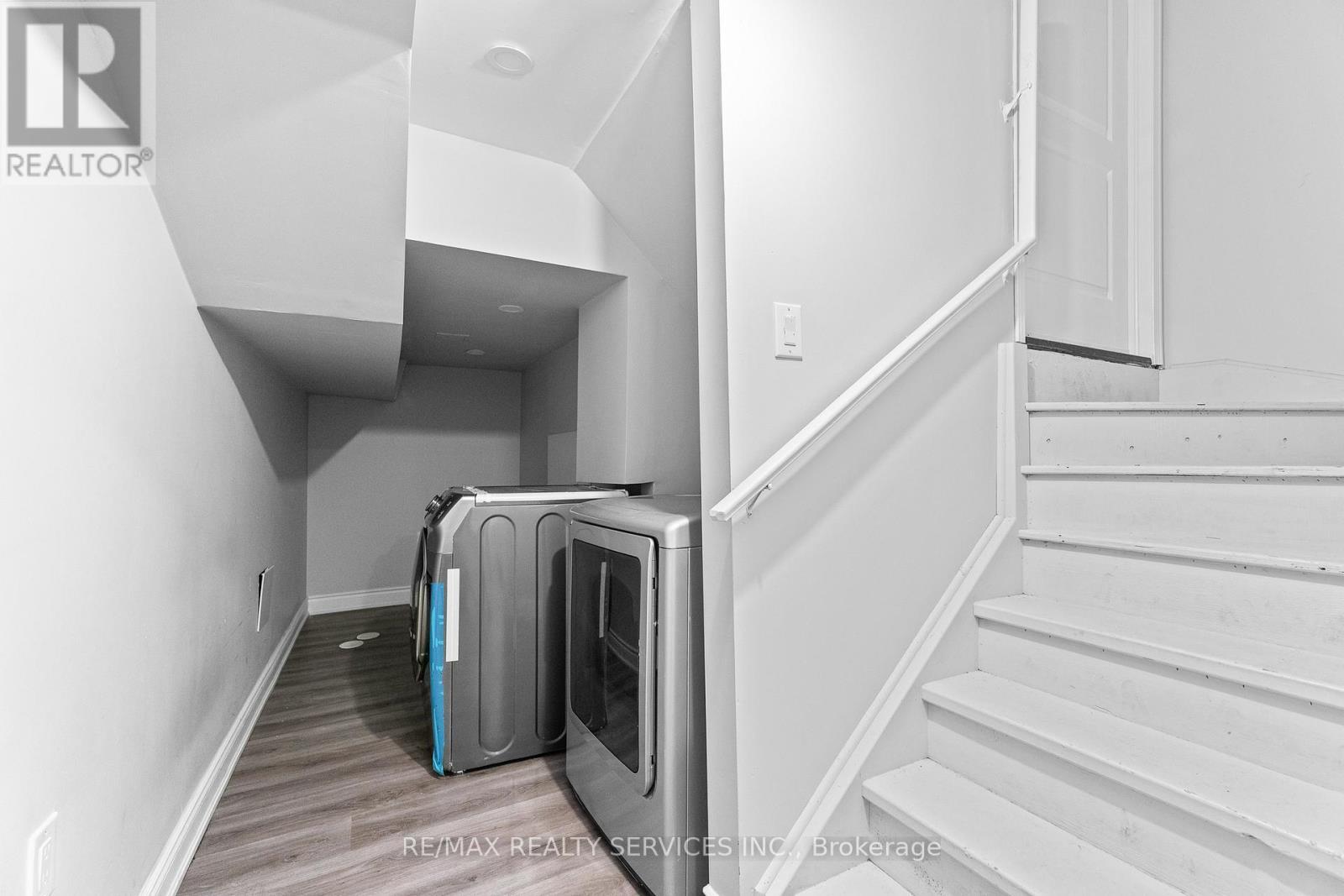 120 Bushmill Circle, Brampton, ON - Indoor Photo Showing Laundry Room