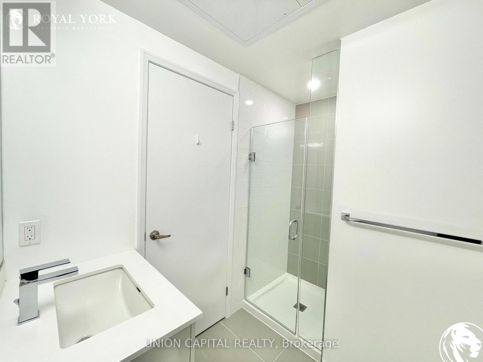 711 - 10 Gibbs Road, Toronto, ON - Indoor Photo Showing Bathroom