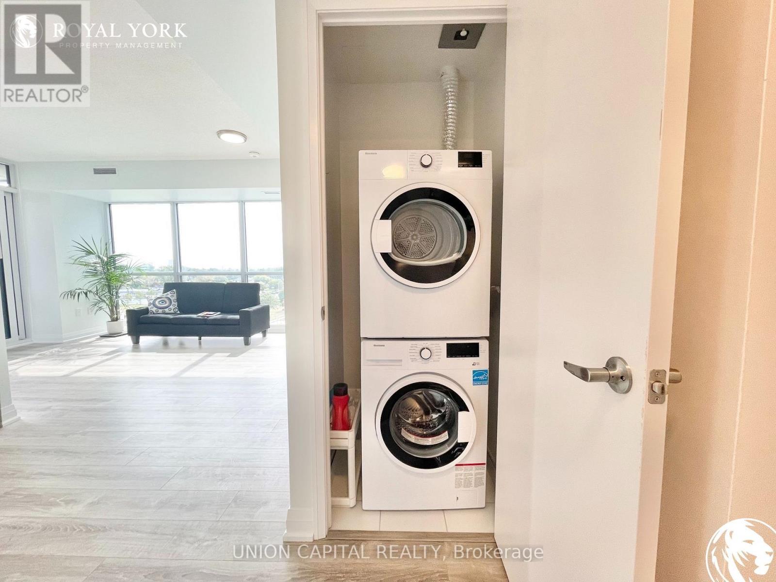 711 - 10 Gibbs Road, Toronto, ON - Indoor Photo Showing Laundry Room