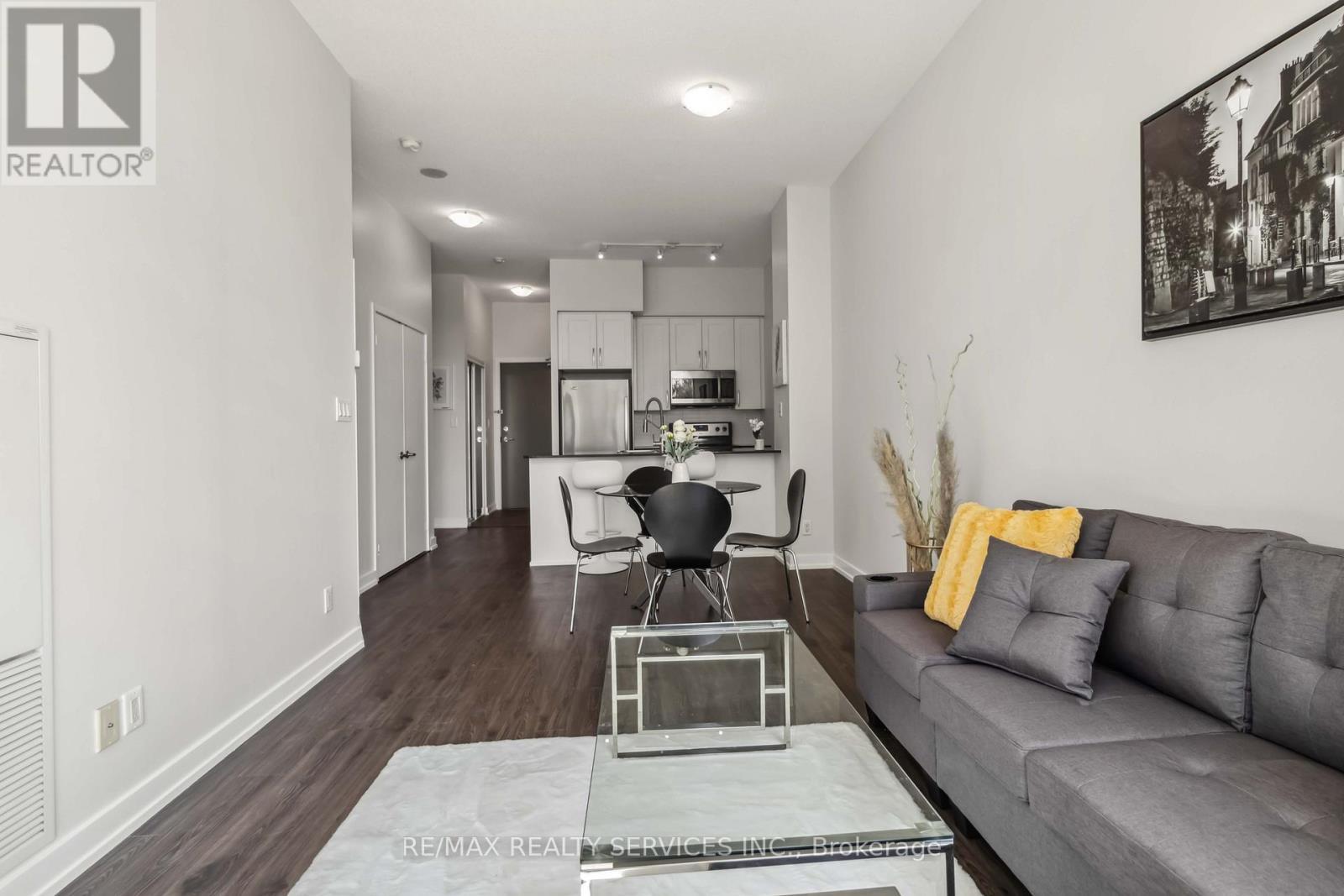 404 - 4065 Brickstone Mews, Mississauga, ON - Indoor Photo Showing Living Room