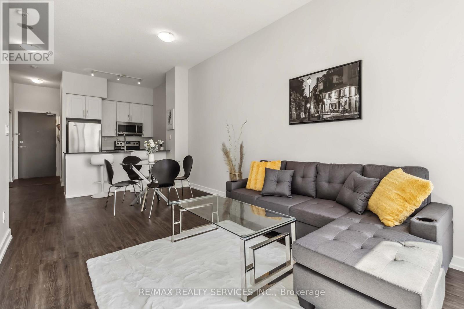 404 - 4065 Brickstone Mews, Mississauga, ON - Indoor Photo Showing Living Room