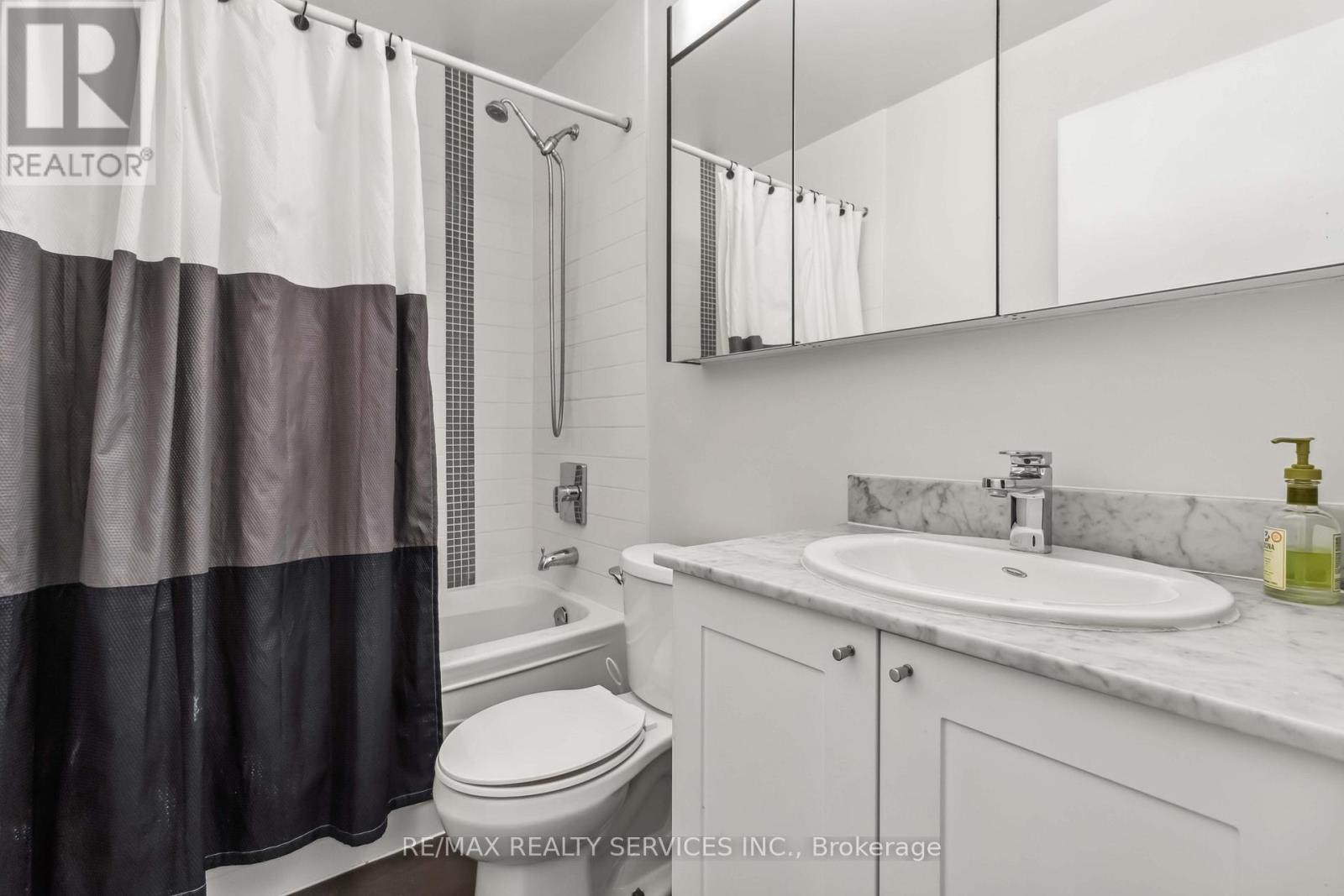404 - 4065 Brickstone Mews, Mississauga, ON - Indoor Photo Showing Bathroom