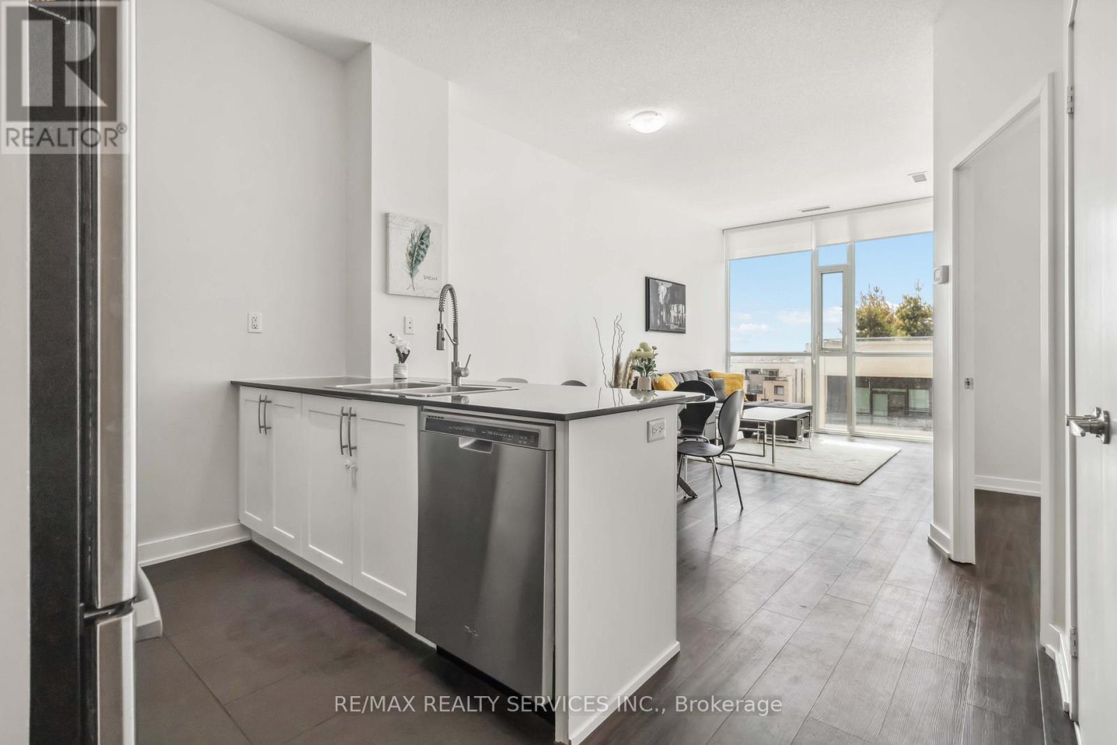 404 - 4065 Brickstone Mews, Mississauga, ON - Indoor Photo Showing Kitchen With Stainless Steel Kitchen