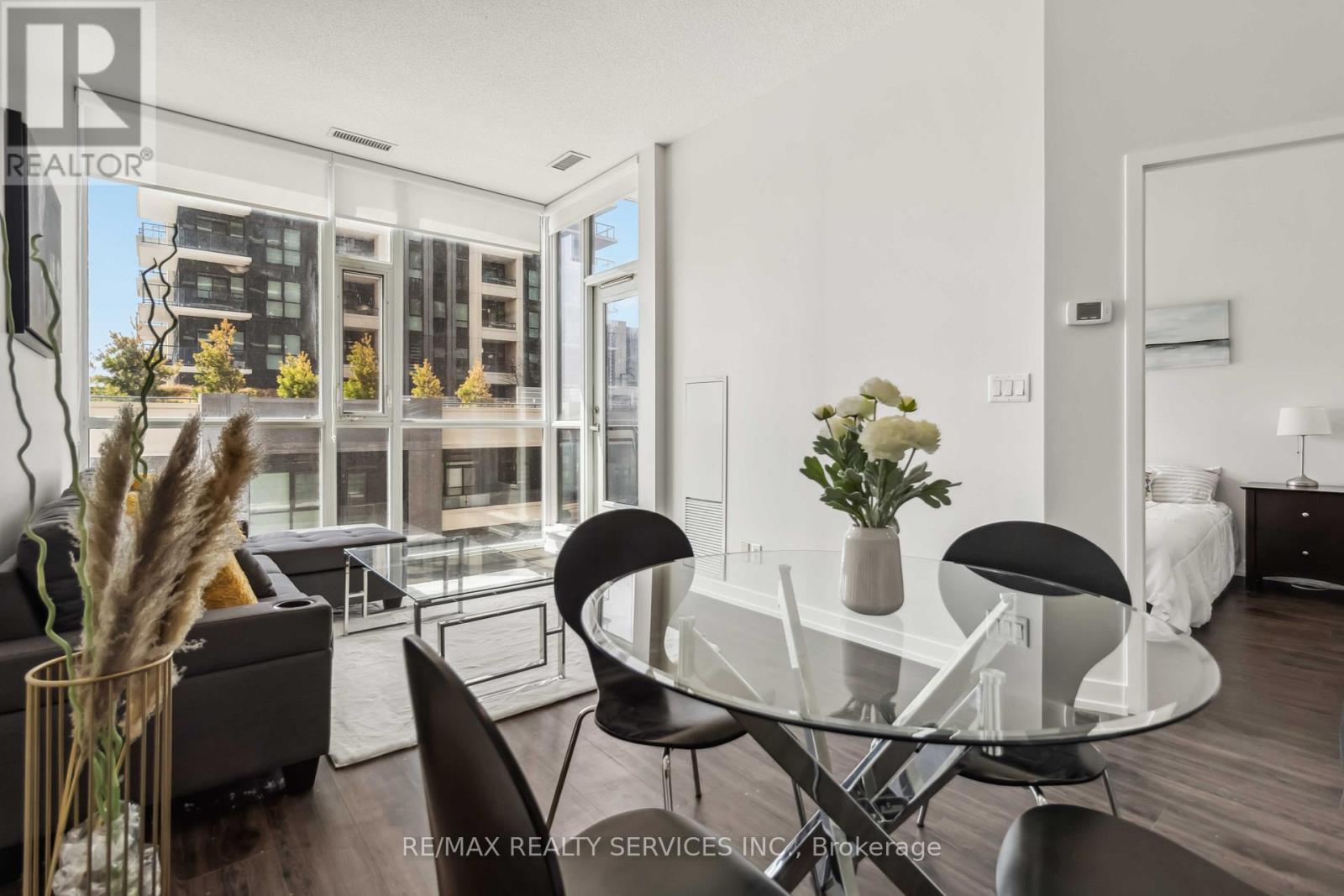 404 - 4065 Brickstone Mews, Mississauga, ON - Indoor Photo Showing Dining Room