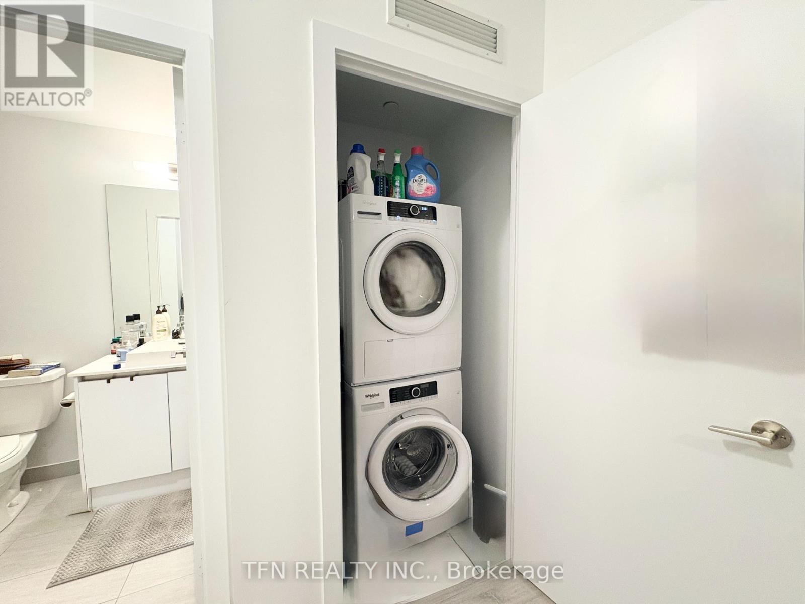 1807 - 251 Manitoba Street, Toronto, ON - Indoor Photo Showing Laundry Room