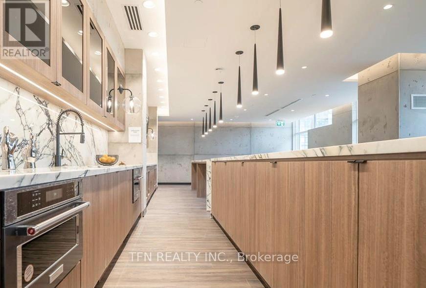 1807 - 251 Manitoba Street, Toronto, ON - Indoor Photo Showing Kitchen