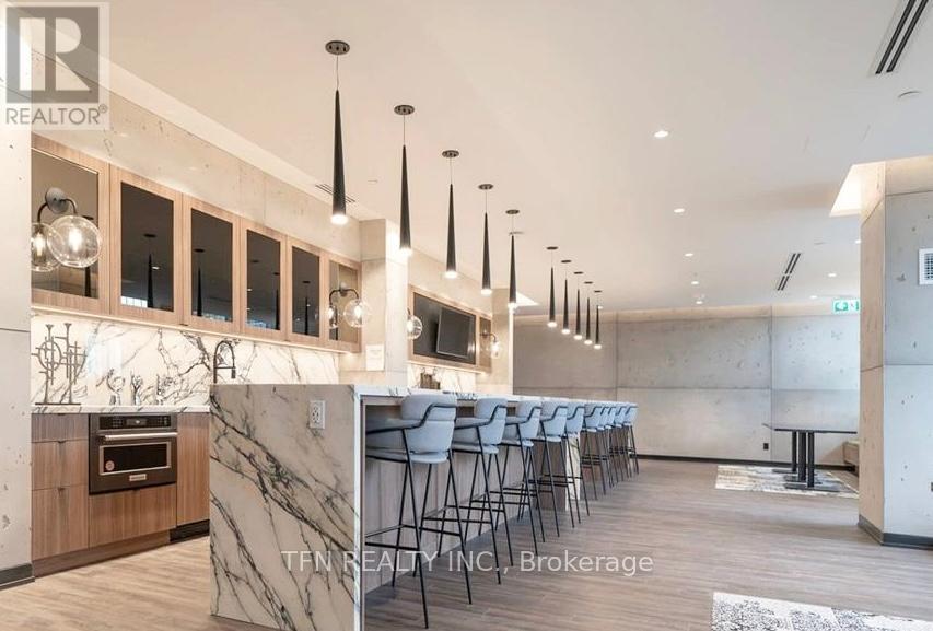 1807 - 251 Manitoba Street, Toronto, ON - Indoor Photo Showing Kitchen With Upgraded Kitchen