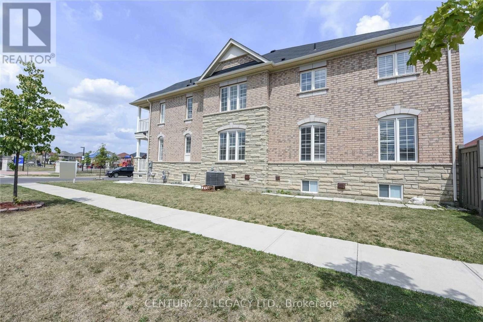 73 Buchanan Crescent, Brampton, ON - Outdoor