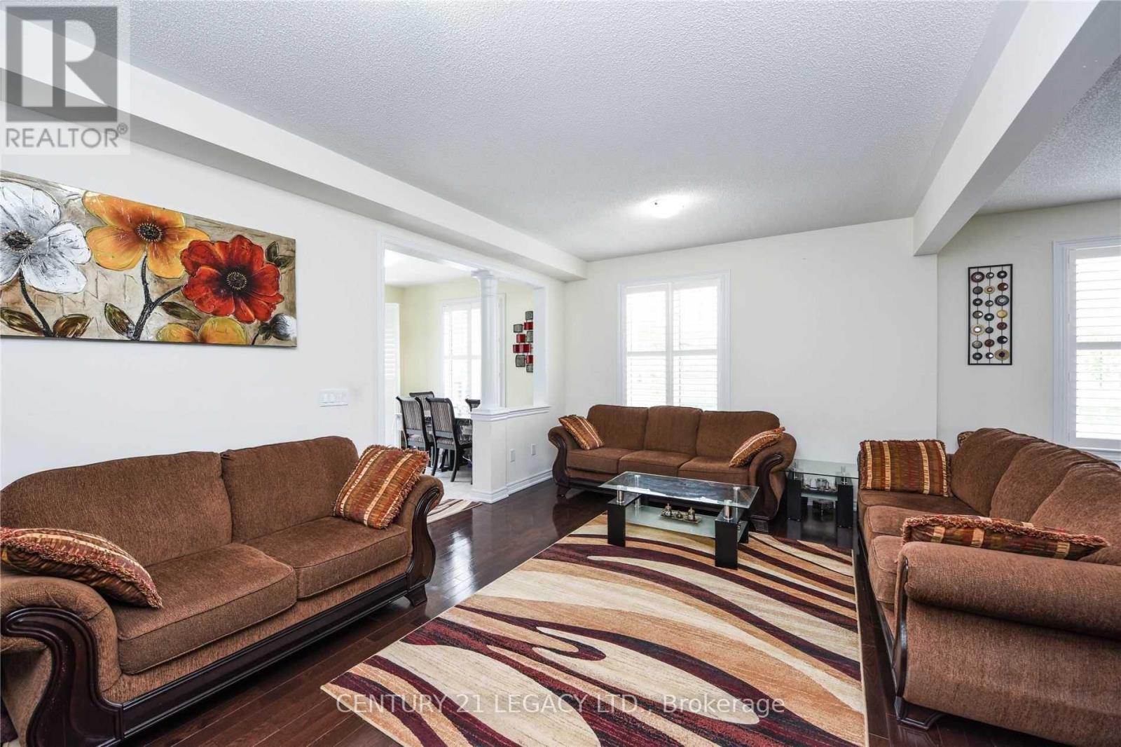 73 Buchanan Crescent, Brampton, ON - Indoor Photo Showing Living Room
