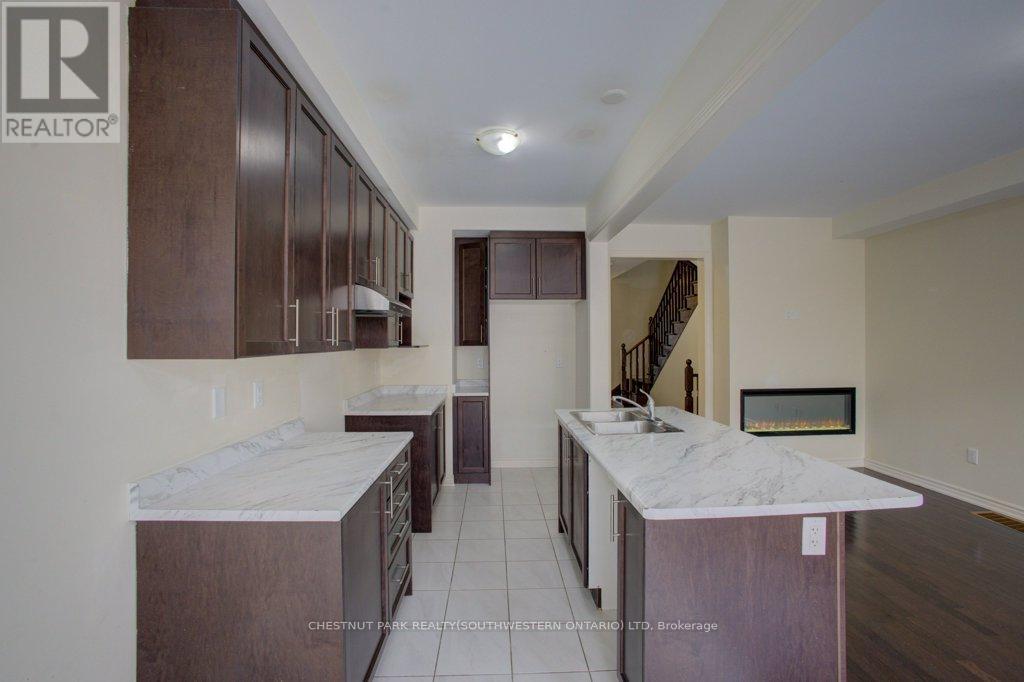 5 Donald Ficht Crescent, Brampton, ON - Indoor Photo Showing Kitchen