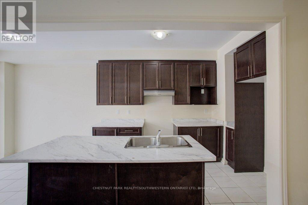 5 Donald Ficht Crescent, Brampton, ON - Indoor Photo Showing Kitchen