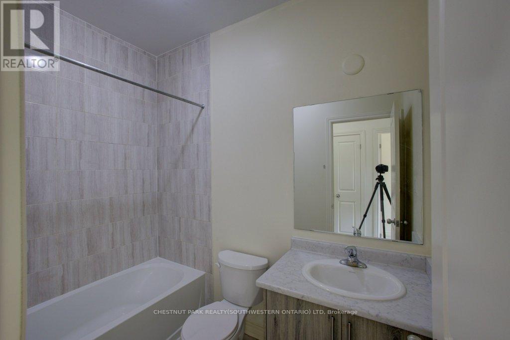 5 Donald Ficht Crescent, Brampton, ON - Indoor Photo Showing Bathroom