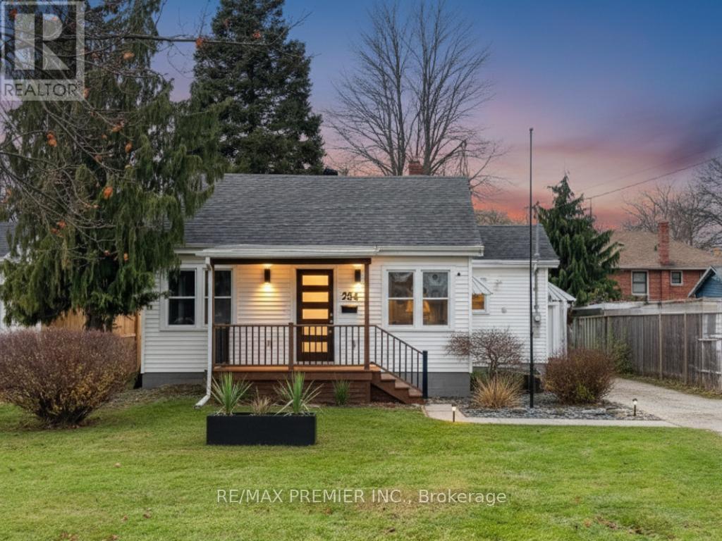 264 Delaware Avenue, Chatham-Kent, ON - Outdoor With Deck Patio Veranda