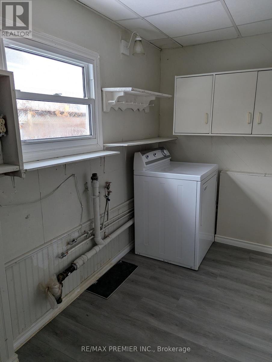 264 Delaware Avenue, Chatham-Kent, ON - Indoor Photo Showing Laundry Room