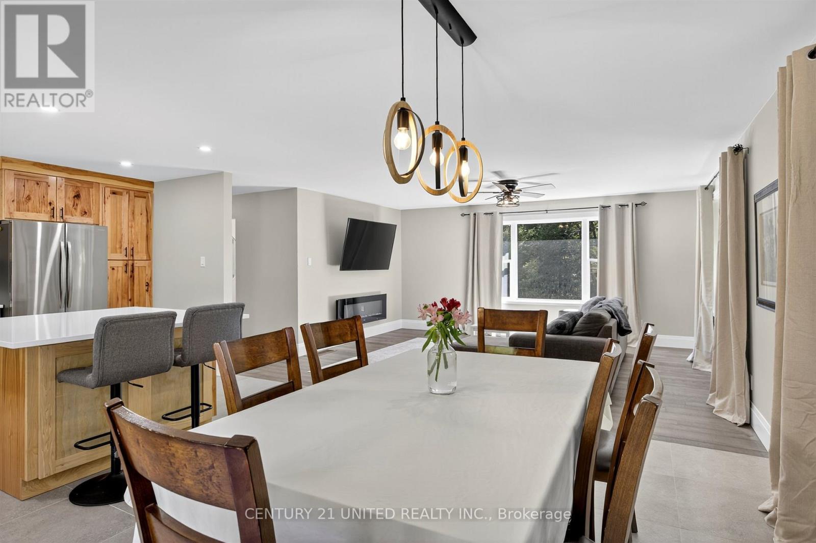 5 Fire Route 46, Trent Lakes, ON - Indoor Photo Showing Dining Room