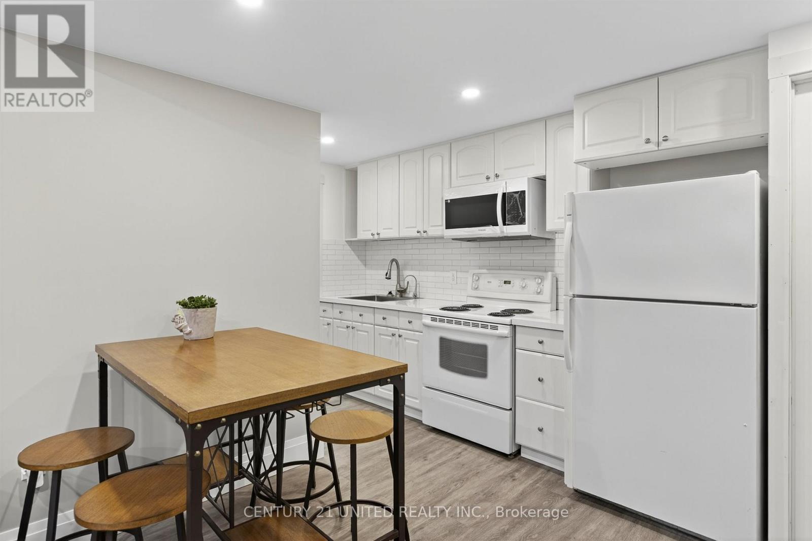5 Fire Route 46, Trent Lakes, ON - Indoor Photo Showing Kitchen