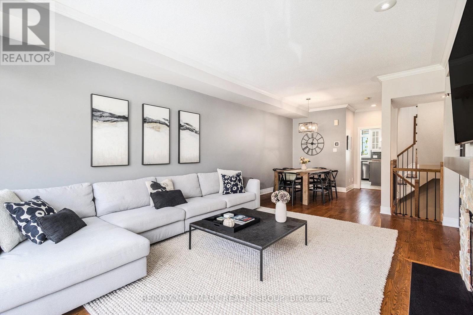 56 Kings Landing Private, Ottawa, ON - Indoor Photo Showing Living Room