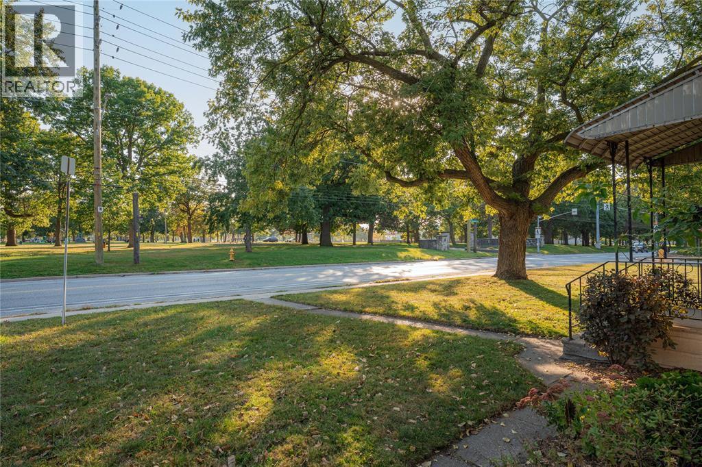 1064 Prince Road, Windsor, ON - Outdoor With View