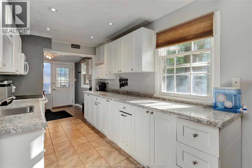 1064 Prince Road, Windsor, ON - Indoor Photo Showing Kitchen With Upgraded Kitchen