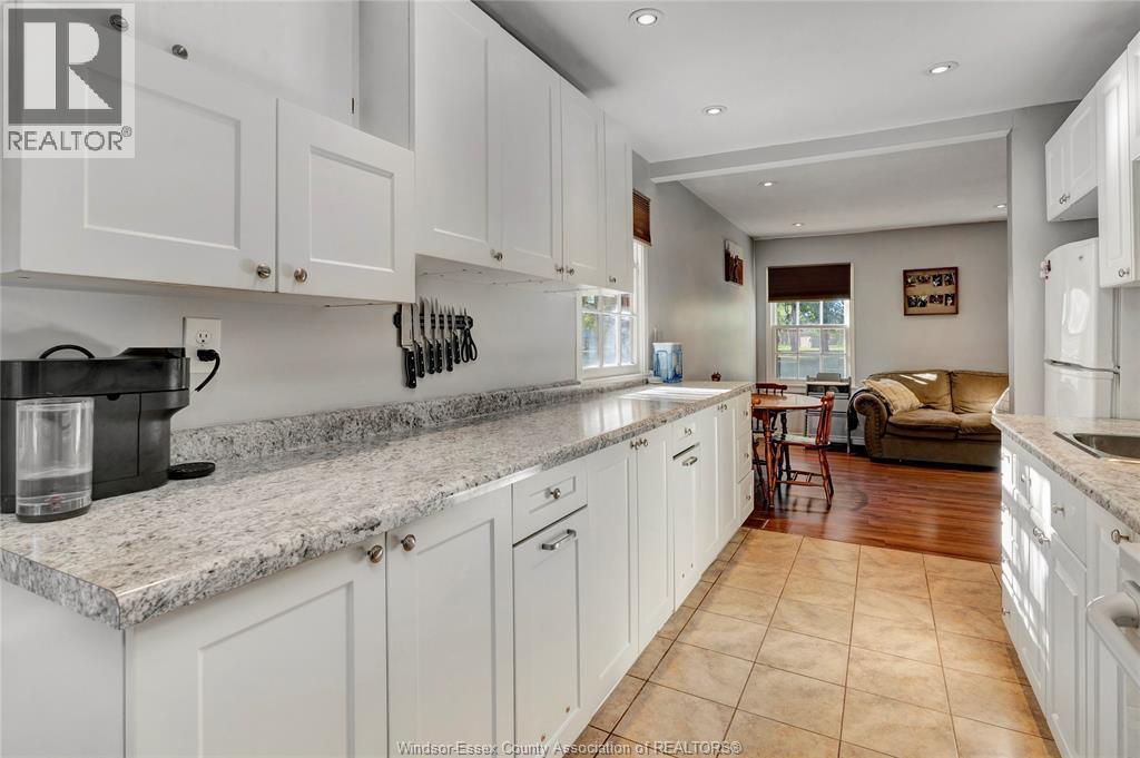 1064 Prince Road, Windsor, ON - Indoor Photo Showing Kitchen