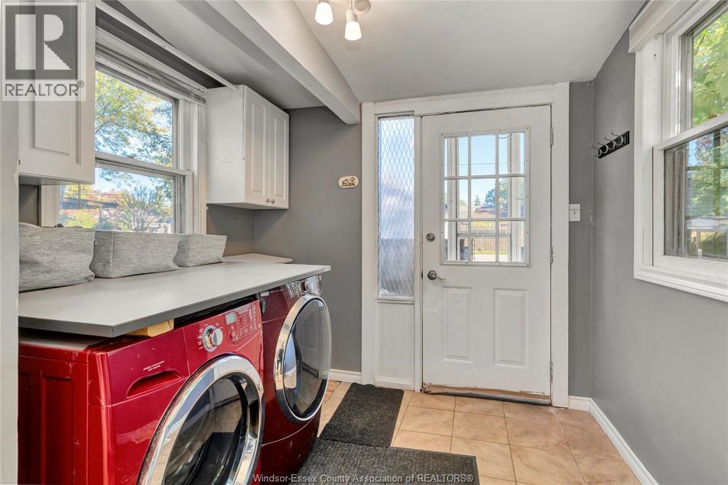 1064 Prince Road, Windsor, ON - Indoor Photo Showing Laundry Room