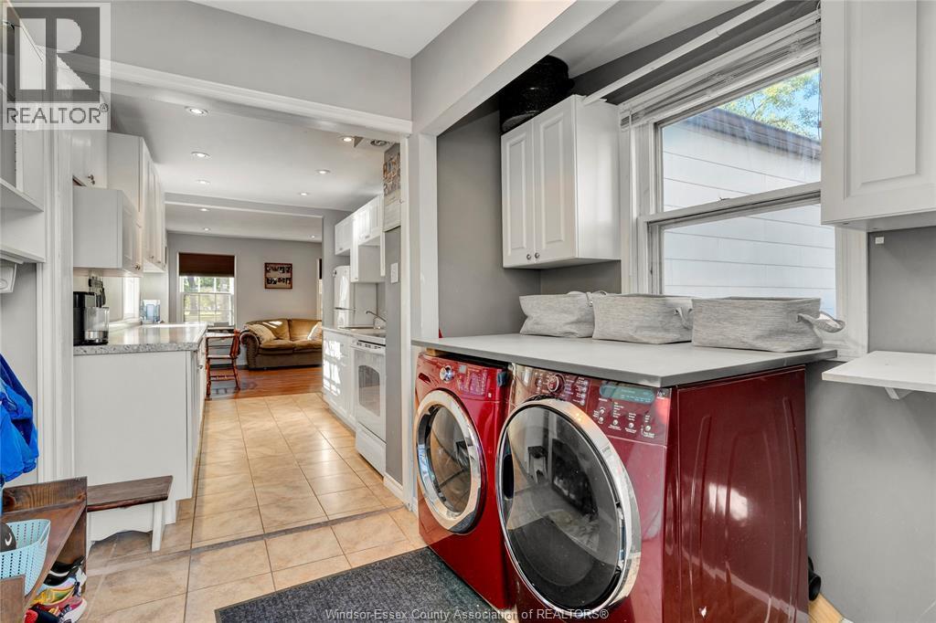 1064 Prince Road, Windsor, ON - Indoor Photo Showing Laundry Room
