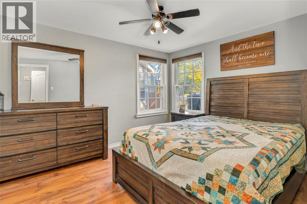 1064 Prince Road, Windsor, ON - Indoor Photo Showing Bedroom
