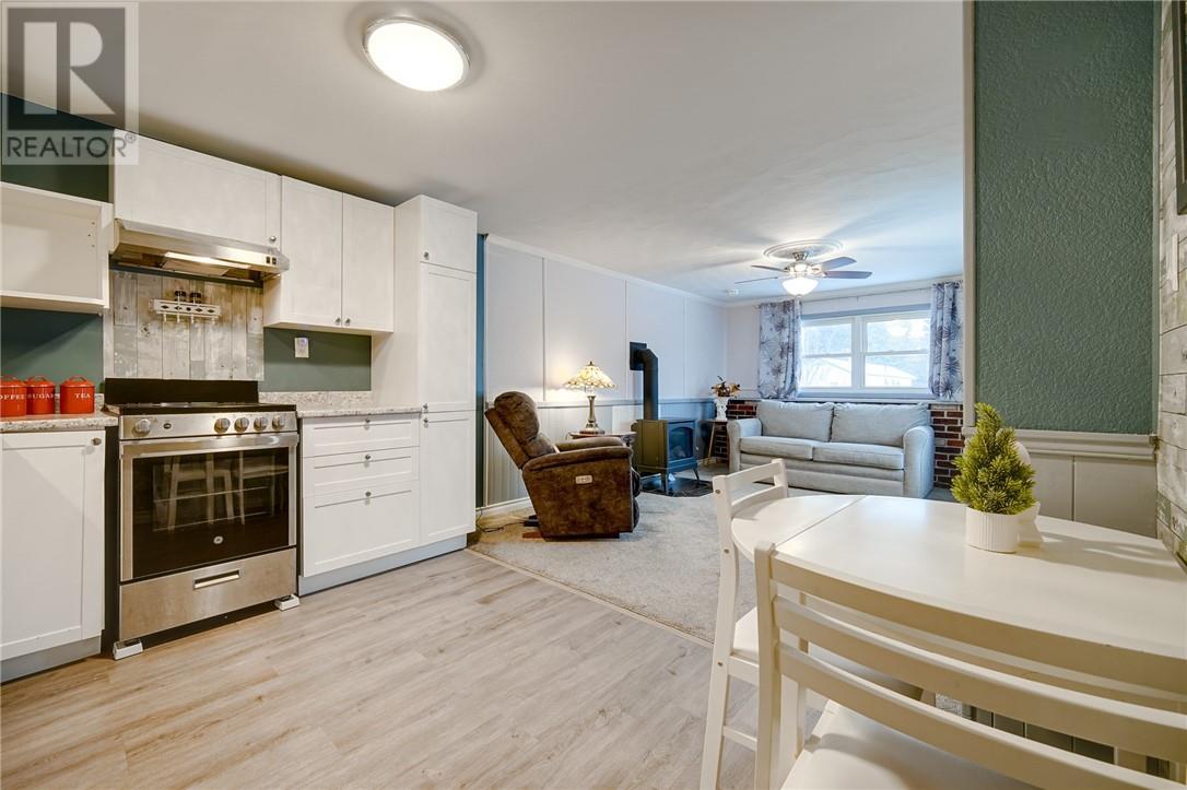 411 Black Lake Road Unit# 15, Lively, ON - Indoor Photo Showing Kitchen